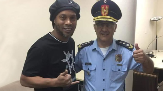 Los mejores memes del pasaporte falso de Ronaldinho