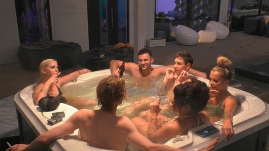 Los participantes de un reality están encerrados sin saber del Coronavirus