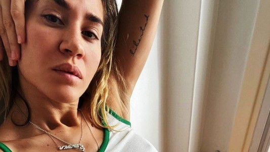 El disparatado video de Jimena Baron desde el inodoro en plena cuarentena