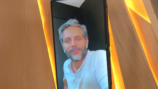 El particular look de Joaquín Furriel en la noche de Podemos Hablar