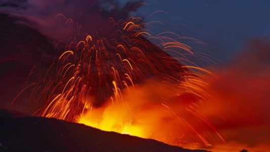 Alerta en Italia por la erupción del volcán Etna