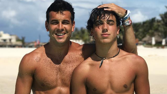 El particular baile de Mario Casas y su hermano
