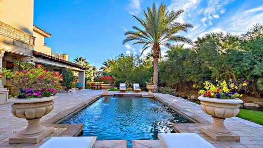 La impactante mansión de Stallone que está a la venta a un precio muy bajo