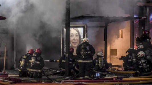 Explosión e incendio en un comercio de Villa Crespo: hay dos bomberos muertos