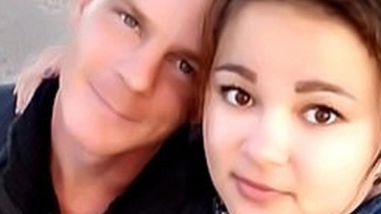 Una pareja abandonó a sus dos bebés para emborracharse durante días: uno murió de hambre y el otro pelea por vivir