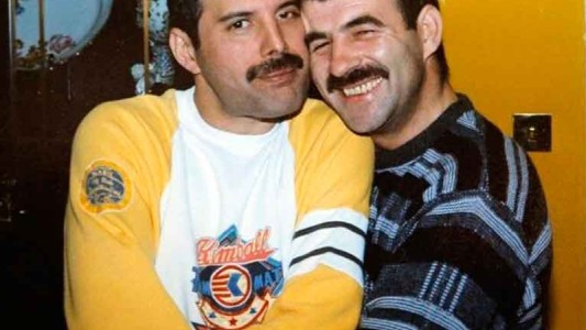 ¡Se filtraron fotos ocultas de los últimos días con vida de Freddie Mercury!