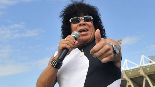 ATR: “La Mona” Jiménez reversionó el Himno Nacional en cuarteto