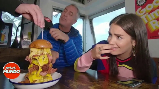 Misión imposible: Lali y Marley intentan comerse una hamburguesa gigante