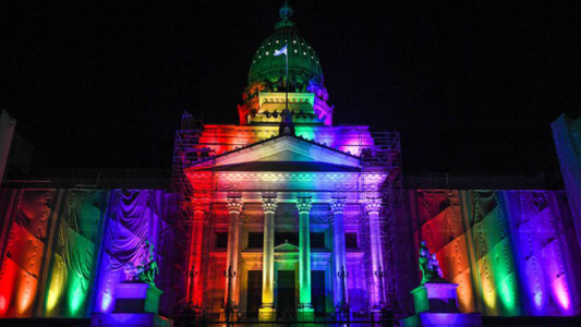 El Congreso se ilumina a 10 años de la Ley de Matrimonio Igualitario