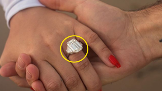 Una reconocida cantante se comprometió con su novio