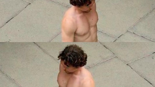 Escándalo: paseó por las calles con tapaboca pero desnudo