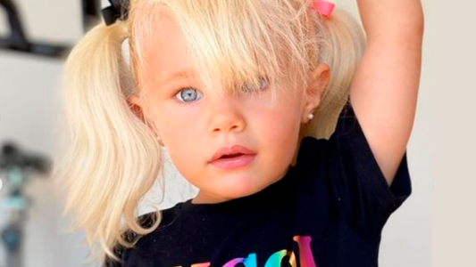 El total black de Matilda Salazar para manejar su auto de lujo