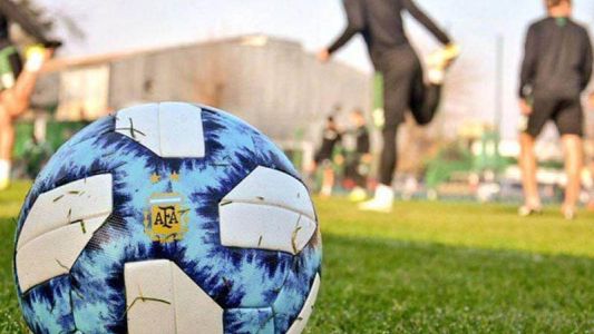Tres casos de coronavirus golpean a un equipo grande del fútbol argentino