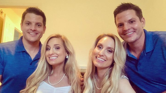 Caso inédito: hermanas gemelas se casaron con dos gemelos y ambas están embarazadas al mismo tiempo