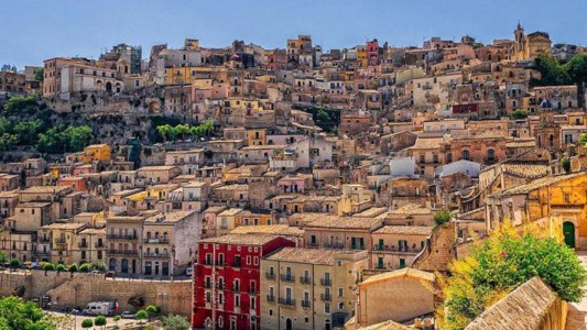 Sicilia relanzó la venta de casas a 2 euros
