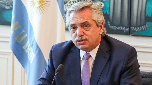 Alberto Fernández congelará los precios del celular, internet y el cable