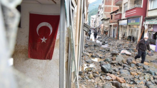 Inundación en Turquía: 8 muertos, cientos de evacuados y destrucción