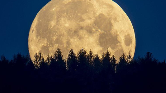 La luna se está oxidando y esta sería su explicación