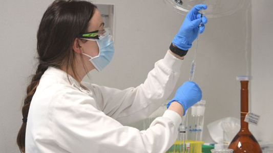 El gobierno británico se declaró optimista sobre la vacuna de Oxford