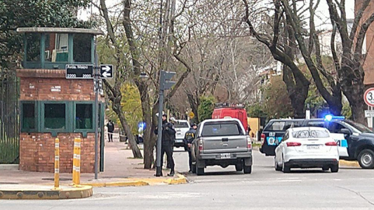 Arrojaron una bomba molotov en la Quinta de Olivos