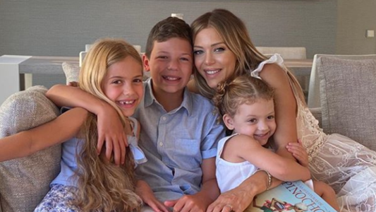 Evangelina Anderson aplica sus estudios de maestra jardinera en sus hijos