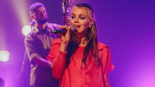 Natalie Pérez estrena un nuevo single titulado: “Ser Guitarra”