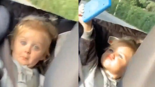 La loca reacción de una nena hay ser descubierta sacándose una selfie