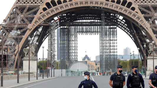 Evacúan a la Torre Eiffel por amenaza de bomba