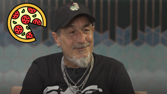 De tener una pizzeria en Quilmes a ser el cantante de Kapanga: la historia del Mono