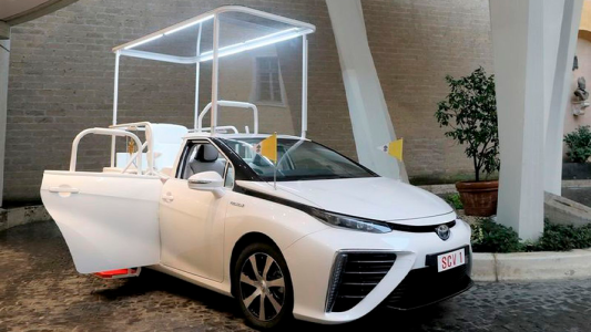 ¿Cómo es el nuevo papamóvil?