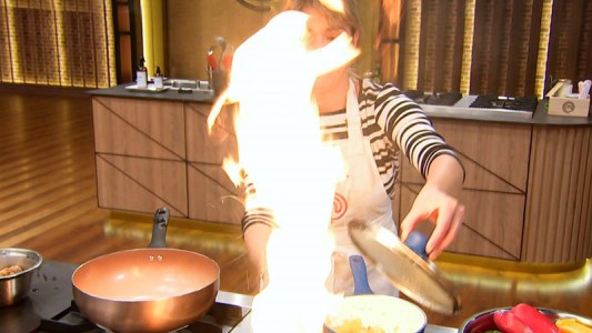 Sofía Pachano a milímetros de quemarse la cara