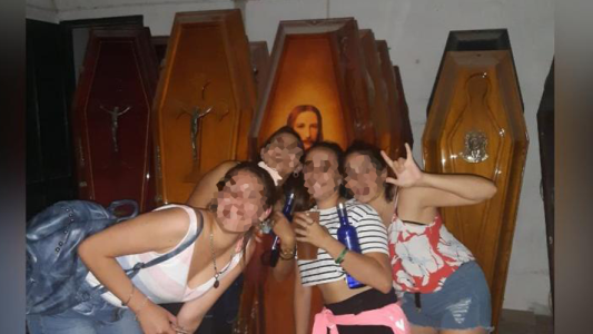 Más de 200 personas hicieron una fiesta clandestina en un cementerio de Santa Fe