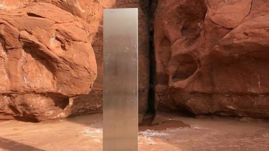 Un misterioso "obelisco" descubierto en el desierto de USA dispara teorias sobre OVNIS