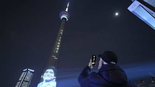El tremendo homenaje a Maradona desde una torre en China