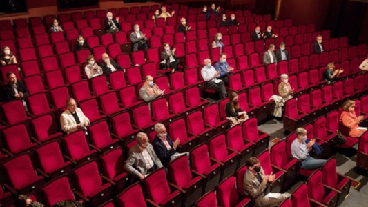 En enero 2021 podrían reabrir los cines