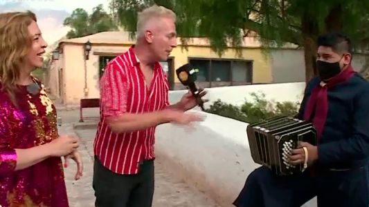Lizy le pidió un tema de Tini a un bandoneonista jujeño