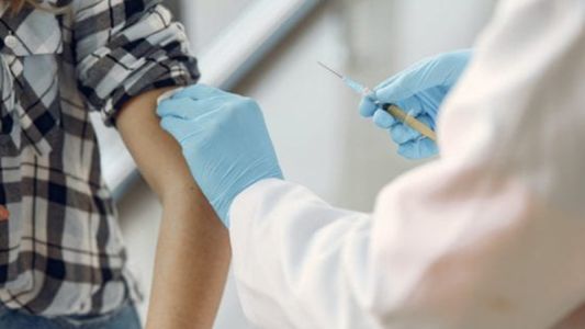 Recomiendan no aplicar la vacuna de Pfizer a quienes sufran alergias fuertes