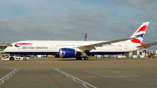 Llegó el último avión del Reino Unido