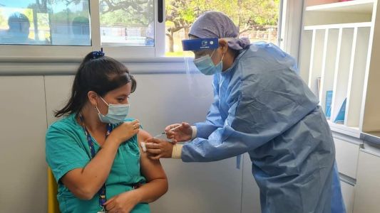 Vacuna rusa: solo el 1% presentó efectos adversos esperables