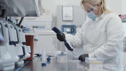 El Laboratorio Pfizer comunica que su vacuna podría ser útil para combatir la nueva cepa de Covid