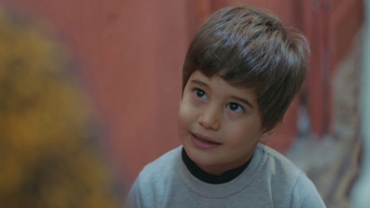 Hoy cumple años Ali Semi Sefil, el niño que interpreta a Doruk