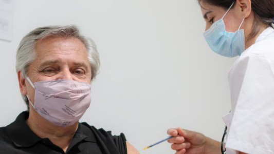 El Presidente Alberto Fernández recibió la primera dosis de Sputnik V