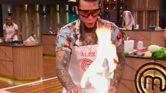 Peligroso: ¡Alex Caniggia casi se prende fuego!