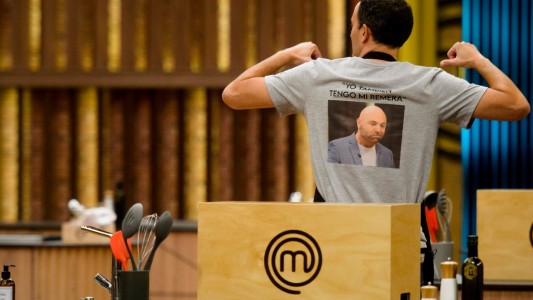 La remera de Fernando Carlos con un meme de Germán Martitegui