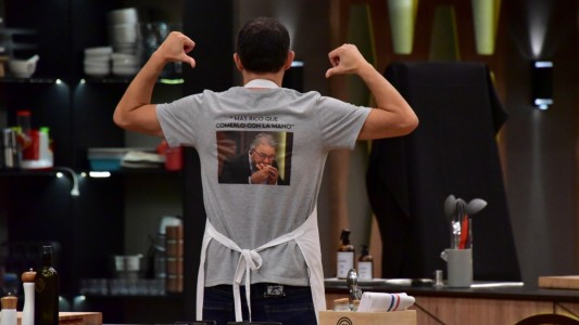 La remera de Fernando Carlos con un meme de Donato De Santis