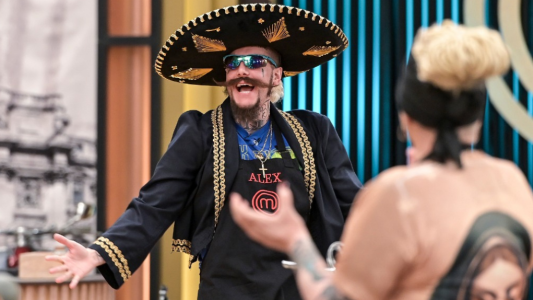 El look mariachi de Alex Caniggia