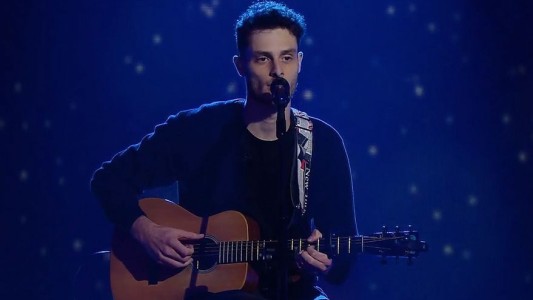 Sus padres murieron cuando el tenía un mes pero hoy comparte su legado musical