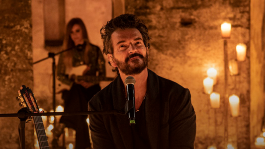 Paramount + presenta en exclusiva el concierto íntimo de Ricardo Arjona