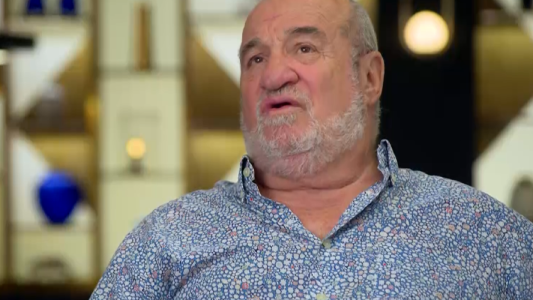 “A ver si alguno de ellos se sube al escenario y habla una hora y media como yo”