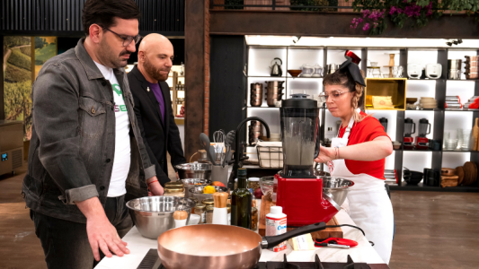 “Es un ataque de ajo al paladar, es violento tu plato” | La noche negra de Juariu